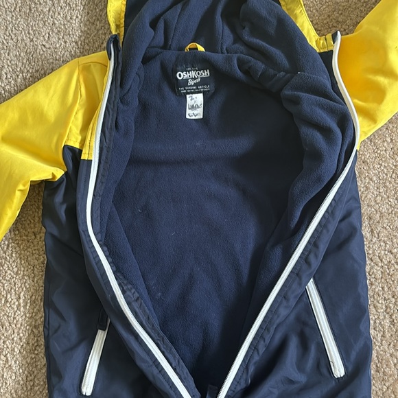 Boys light rain jacket size 7 - Picture 4 of 4